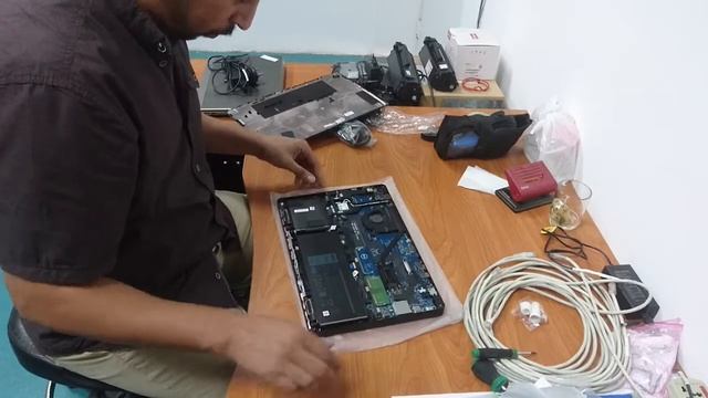 Dell Latitude 5590 Unboxing and SSD upgrade смотреть онлайн