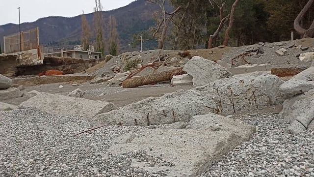 21.12.2023 Гагра. Набережную унесло в море. смотреть онлайн