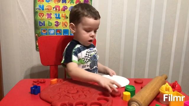 Коля играет в домашний пластилин типо play-doh смотреть онлайн