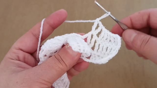 I've never seen this stitch before! Only 2 rows and such beauty! Crochet pattern. смотреть онлайн