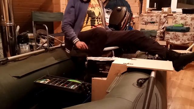 Примерка поворотного кресла и столика держателя эхолота в лодку 290 смотреть онлайн