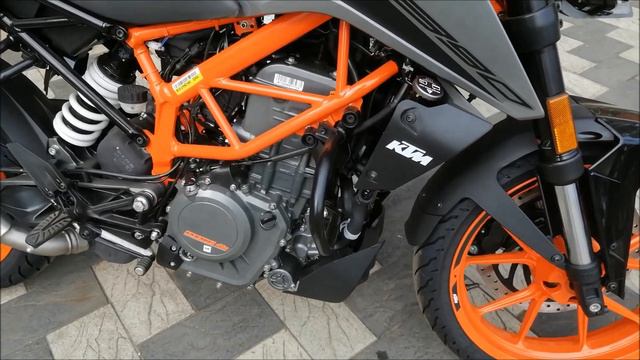 KTM 390 DUKE - Metallic Silver | Walkaround Review - KTM 390 Duke | Features, Price, Review, Specs