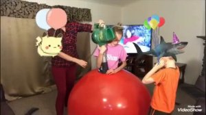 Гигантский шар - Giant Balloon; Катя надула огромный шар; Человек в шаре