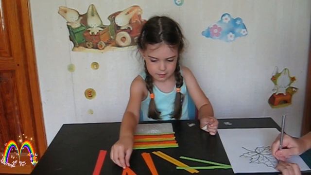 Осенние кленовые листья из бумаги. Необычная аппликация из цветных полосок смотреть онлайн