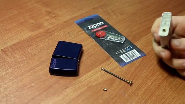 КАК ПОМЕНЯТЬ КРЕМЕНЬ В ЗАЖИГАЛКЕ ZIPPO. смотреть онлайн