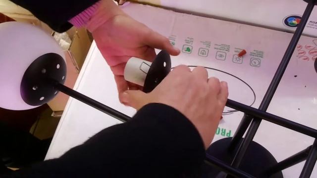 Собираем люстру 8 ламп 8 плафонов Закрытый шар Как закрепить плафон шар на защипы смотреть онлайн