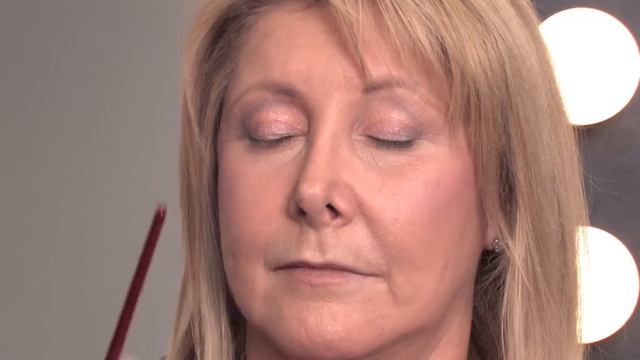 Makeup Tips for Older Women : How to Apply Eye Makeup Over 40 смотреть онлайн
