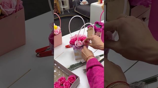 МК букет из мыльных роз своими руками / мыльные / вспененные розы/цветы смотреть онлайн