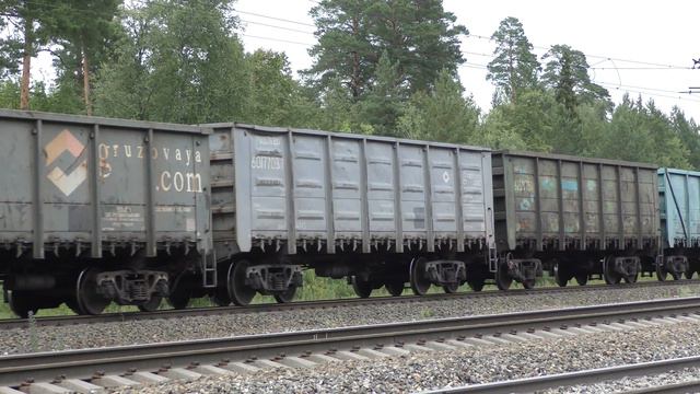 Электропоезд ЭД9М-0051 и электровоз ВЛ80С-1824/1759 с грузовым поездом смотреть онлайн
