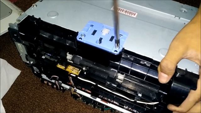 How to remove jammed paper HP LaserJet Professional P1102 Printer 100% Real смотреть онлайн