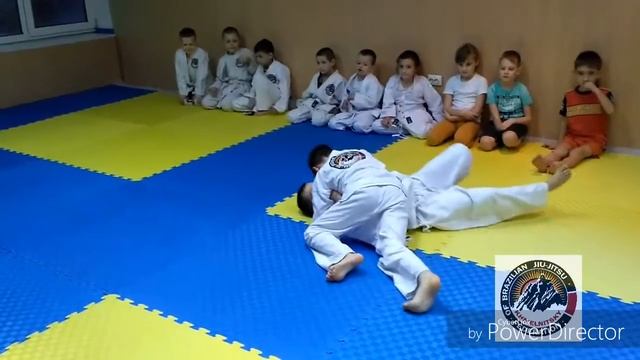 Дитячі тренування в початковій групі (7-10 років) смотреть онлайн