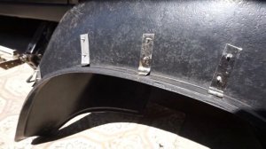 Защита арок ( локеры) ставим без саморезов в кузов автомобиля.