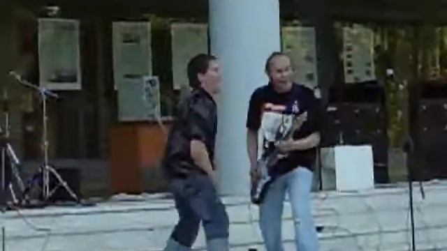 ПРИВЕТ!-Трава у дома(Земля в иллюминаторе)