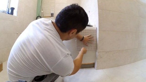 экран на ванну из пеноплэкса и мозайки