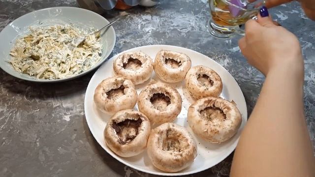 Шампиньоны в духовке / Champignons in the oven смотреть онлайн