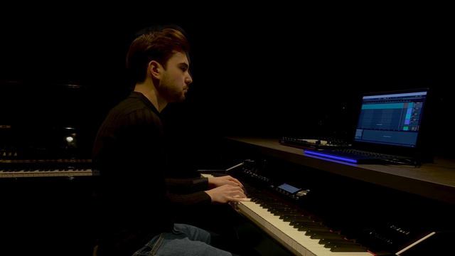 Roland V-Piano vs Keyscape Yamaha C7 from Spectrasonics смотреть онлайн