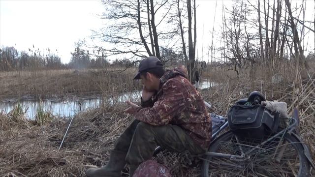 Рыбалка на ручье на поплавок+ мусорный челлендж! смотреть онлайн