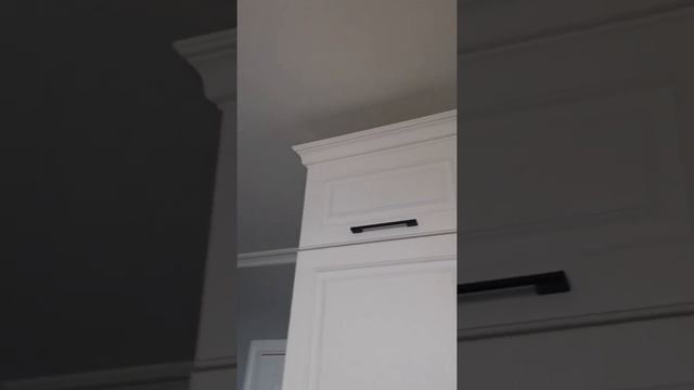 Правильный карниз для кухни подчеркнет интерьер смотреть онлайн