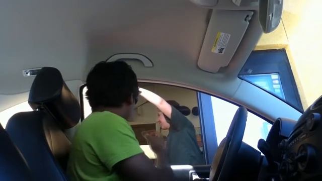 Катаемся с безумным енотом Пранк смотреть онлайн