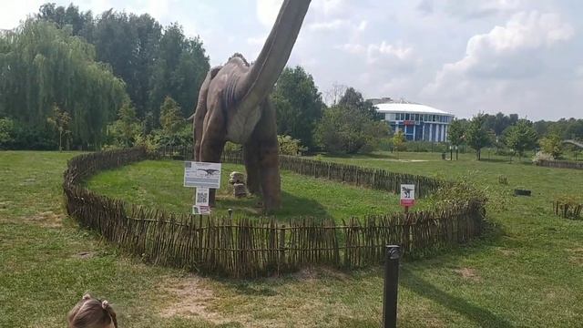 Динопарк. Софья-Николь и Демид посещают Динопарк в Минске. Динозавры. смотреть онлайн