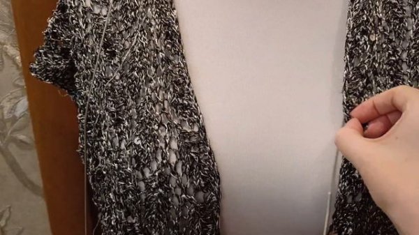 Кардиган за мотивами Опера від Brunello Cucinelli. Перед