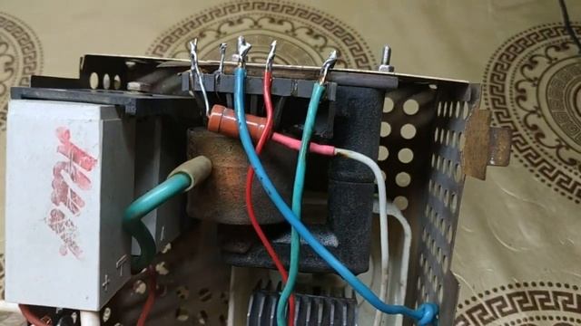 Автогенератор на высокое напряжение.