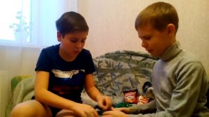 ПРОБУЕМ СУХАРИКИ КИРИЕШКИ И ТРИ КОРОЧКИ ! КАКАЯ ФИРМА ЛУЧШЕ?