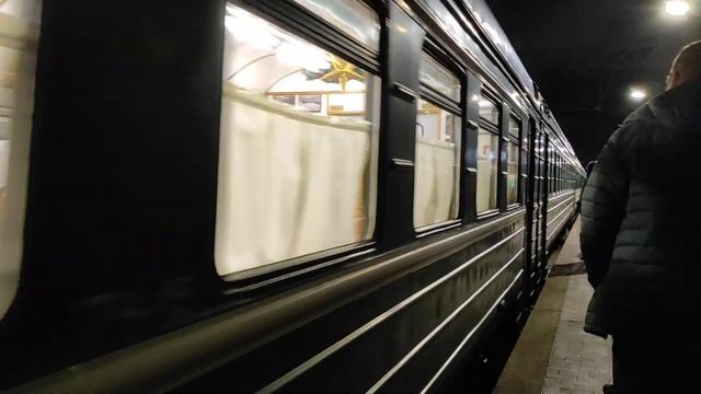 Прибытие ЭР2К 980 на Финляндский вокзал смотреть онлайн