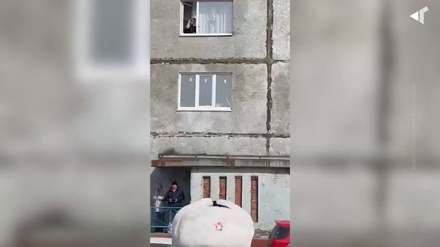 1105 ПАРАД У ДОМА ВЕТЕРАНА смотреть онлайн