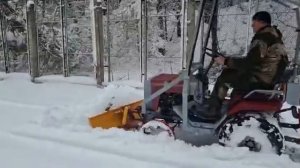 КМЗ-012 уборка снега