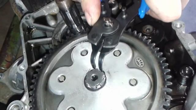 Как снять стопор с большой шестерни Alfa, Delta смотреть онлайн