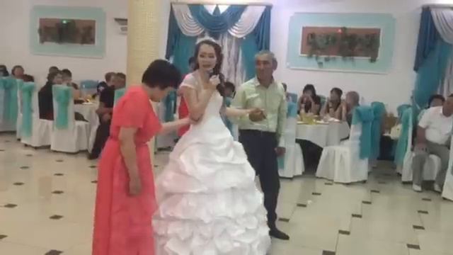 Песня родителям на Кыз узату 21.07.2016 г.Экибастуз, ресторан "Мимино плюс" смотреть онлайн