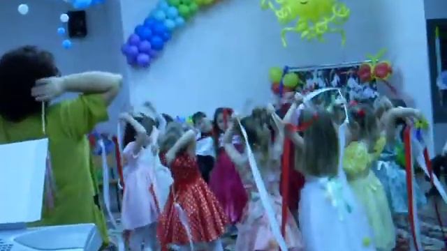 Grad 226 Gruppa 11 Утренник 05.03.14 Танец с лентами смотреть онлайн