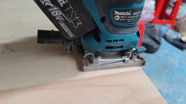 Makita 18V LXT Cordless Brushless Finishing Sander DBO482 смотреть онлайн