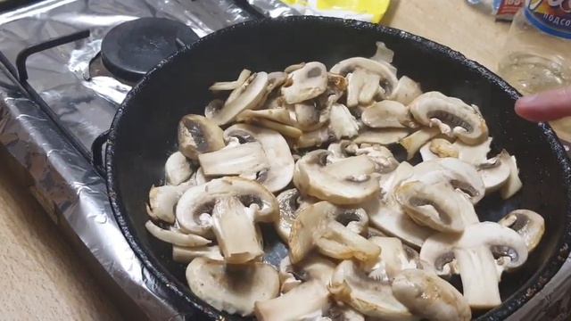 диетический рулетик из куриного филе, можно хоть сколько захочешь , НО С ОВОЩАМИ!!! смотреть онлайн