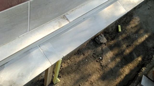 @0196 Шов на плитке в нише. Заменил кусок отбитого керамогранита на фасаде. смотреть онлайн