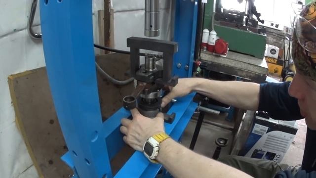 Замена подшипников коленвала Suzuki DT30 смотреть онлайн