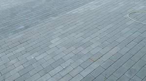 Укладка тротуарной плитки на бетон.Серая брусчатка.
