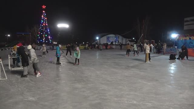 Открытие городской новогодней елки, и ледового катка, 17 декабря 2022 года смотреть онлайн