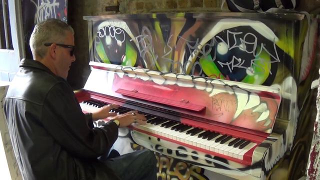 AMAZING BLUES JAM ON A STREET PIANO смотреть онлайн