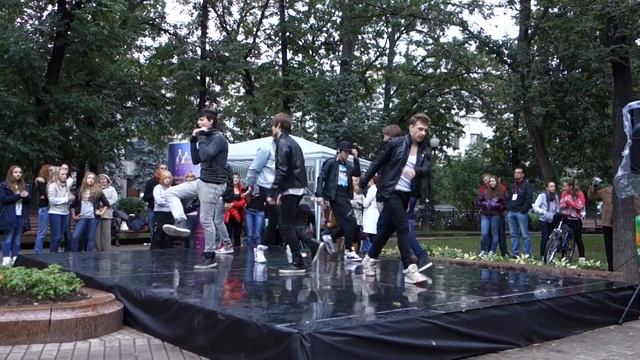 День Города 21 - Танцы на Чистых Прудах. Boys band смотреть онлайн