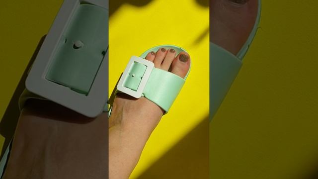 шлепки сланцы тапочки вьетнамки летняя обувь 2021 смотреть онлайн