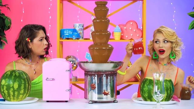 ШОКОЛАДНАЯ VS НАСТОЯЩАЯ ЕДА ЧЕЛЛЕНДЖ | Едим Только Сладости! Попробуй не засмеяться от RATATA COOL