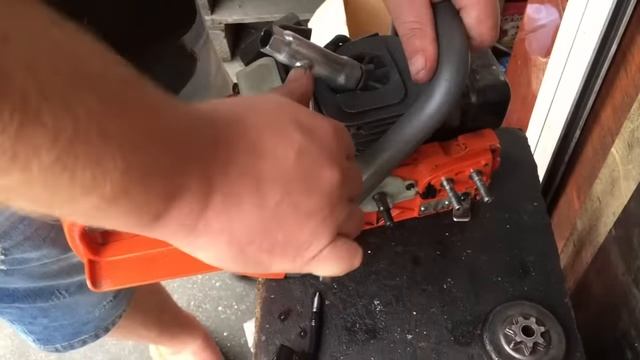 Быстрый ремонт Husqvarna 137/142. Замена маслонасоса. смотреть онлайн