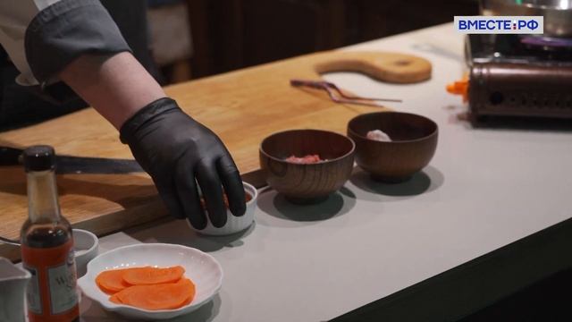 Делаем салат с ламинариями и скоблянку во Владивостоке. Вкусы России смотреть онлайн