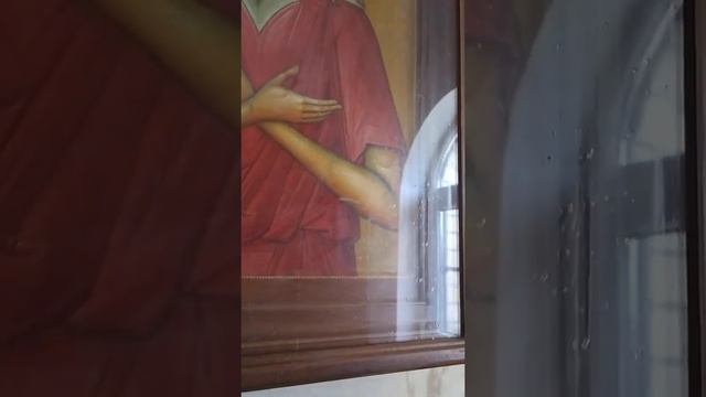Мироточение в алтаре храма святителя Николая/ Myrrh Streaming in the Altar of a Russian Church смотреть онлайн