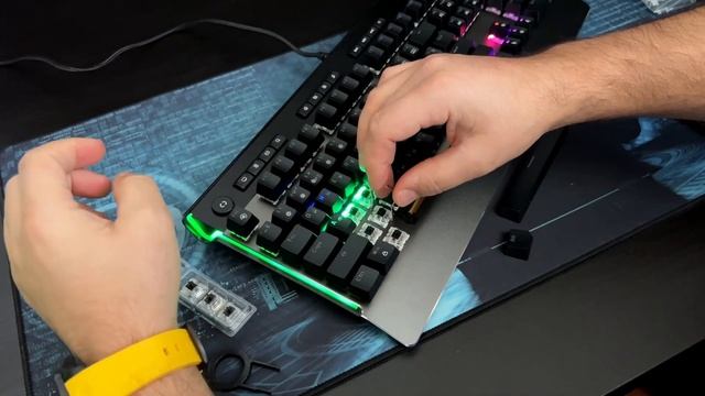 Замена свитчей в механической клавиатуре PANTEON T10 смотреть онлайн
