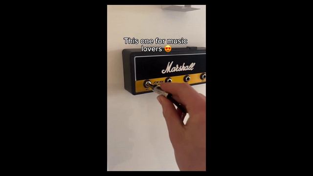 Ключница в виде колонки Marshall смотреть онлайн