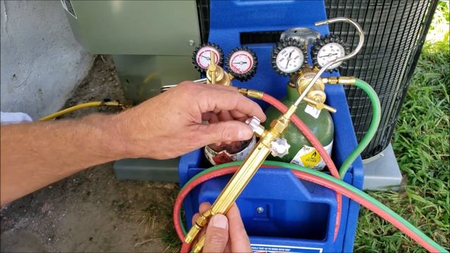 Brazing Copper Tubing to HVAC Service Valves with a Oxy Acetylene Cap N Hook Torch Tip! смотреть онлайн
