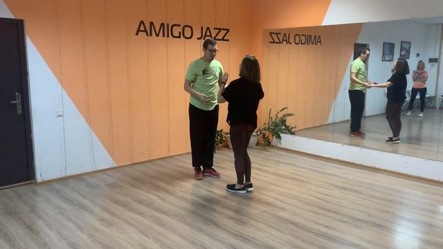 2023 02 07 Урок по бачате в Амиго Джаз: "нырок" партнёрши туда и обратно и уход в волну смотреть онлайн